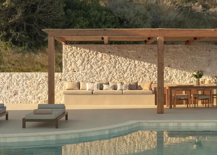 Sundara Estate, Exclusive Seaview With Grand Pool & Direct Access Villa Ratzaklion