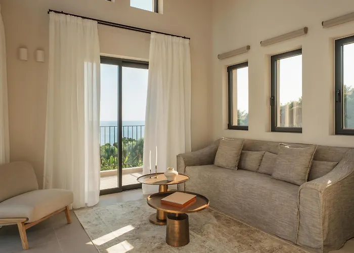 Sundara Estate, Exclusive Seaview With Grand Pool & Direct Access Villa *