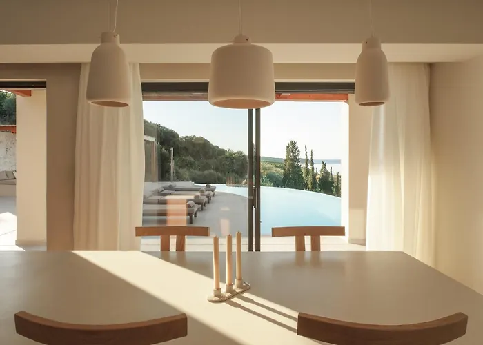 Sundara Estate, Exclusive Seaview With Grand Pool & Direct Access Villa Ratzaklion