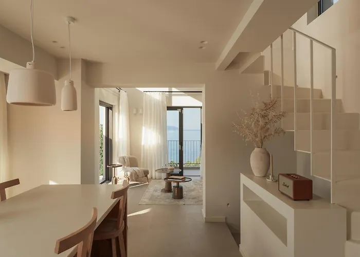 Sundara Estate, Exclusive Seaview With Grand Pool & Direct Access Villa Ratzaklion