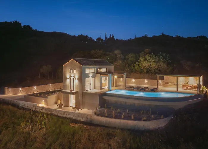 Sundara Estate, Exclusive Seaview With Grand Pool & Direct Access Villa Ratzaklion